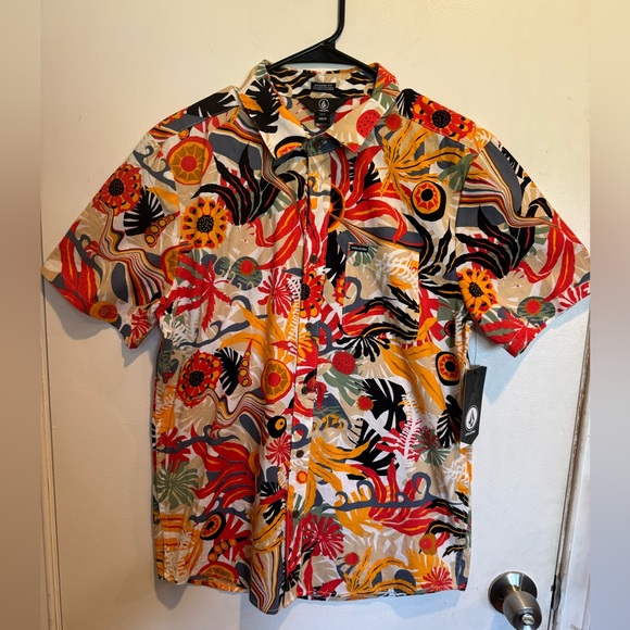 Men’s short sleeve, Volcom shirt, size medium - Picture 1 of 5